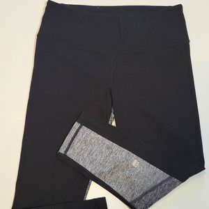 Victoria's Secret VSX SPORT knockout Capri workout leggings Size M black & gray
